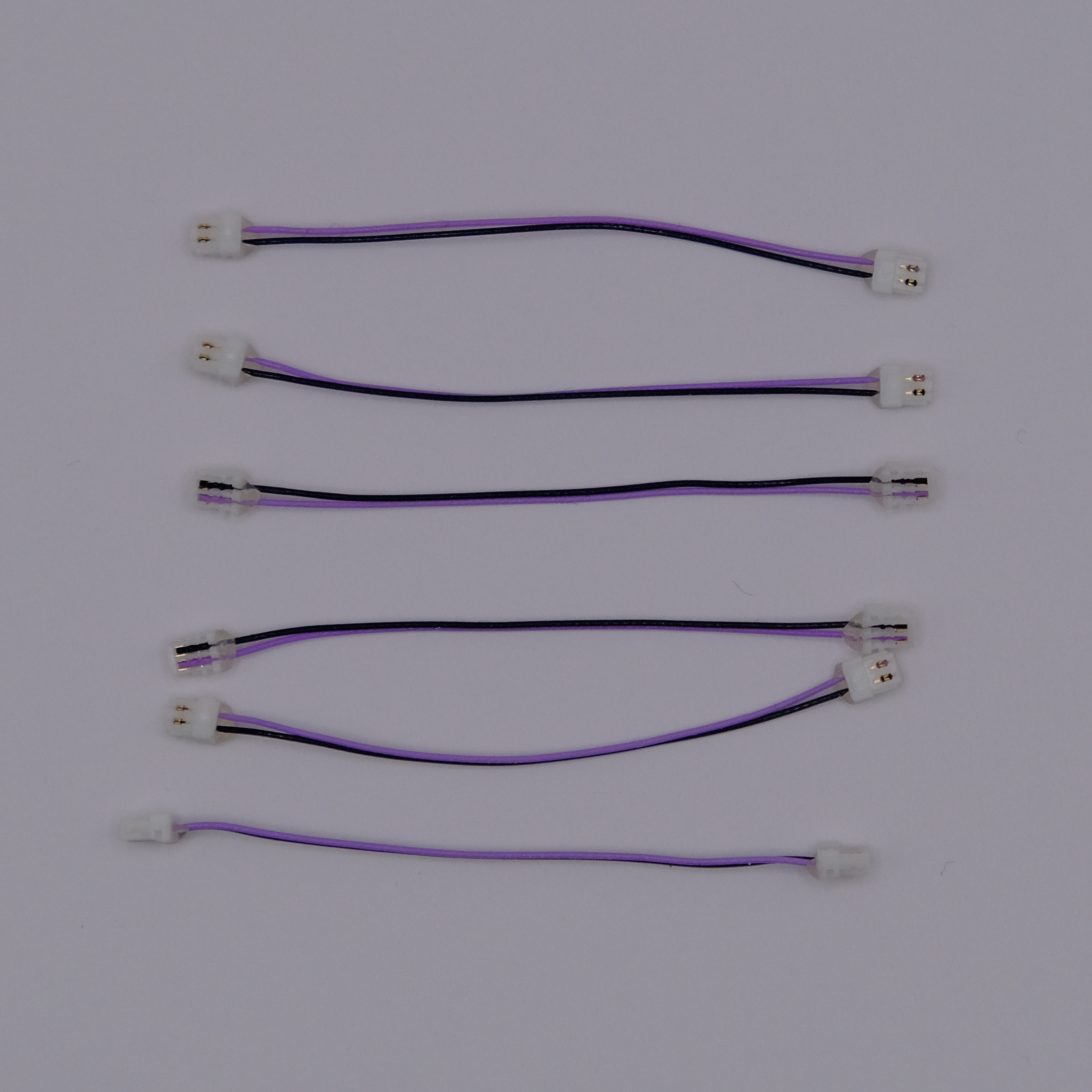 The different two-wire cables supplied with the V5 kit